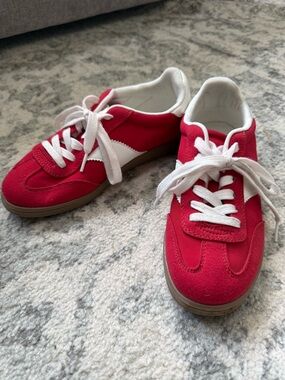 Universal Thread Red and White Women's Sneakers
